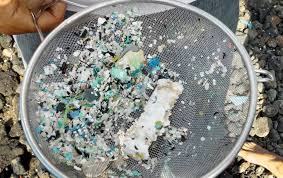 Partiklar av plast i havet